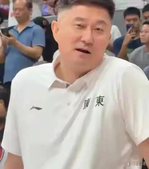 广东青年军在全运男篮决赛中实现惊天大逆转，是不是杜锋在背后支招授意？
决赛的首节