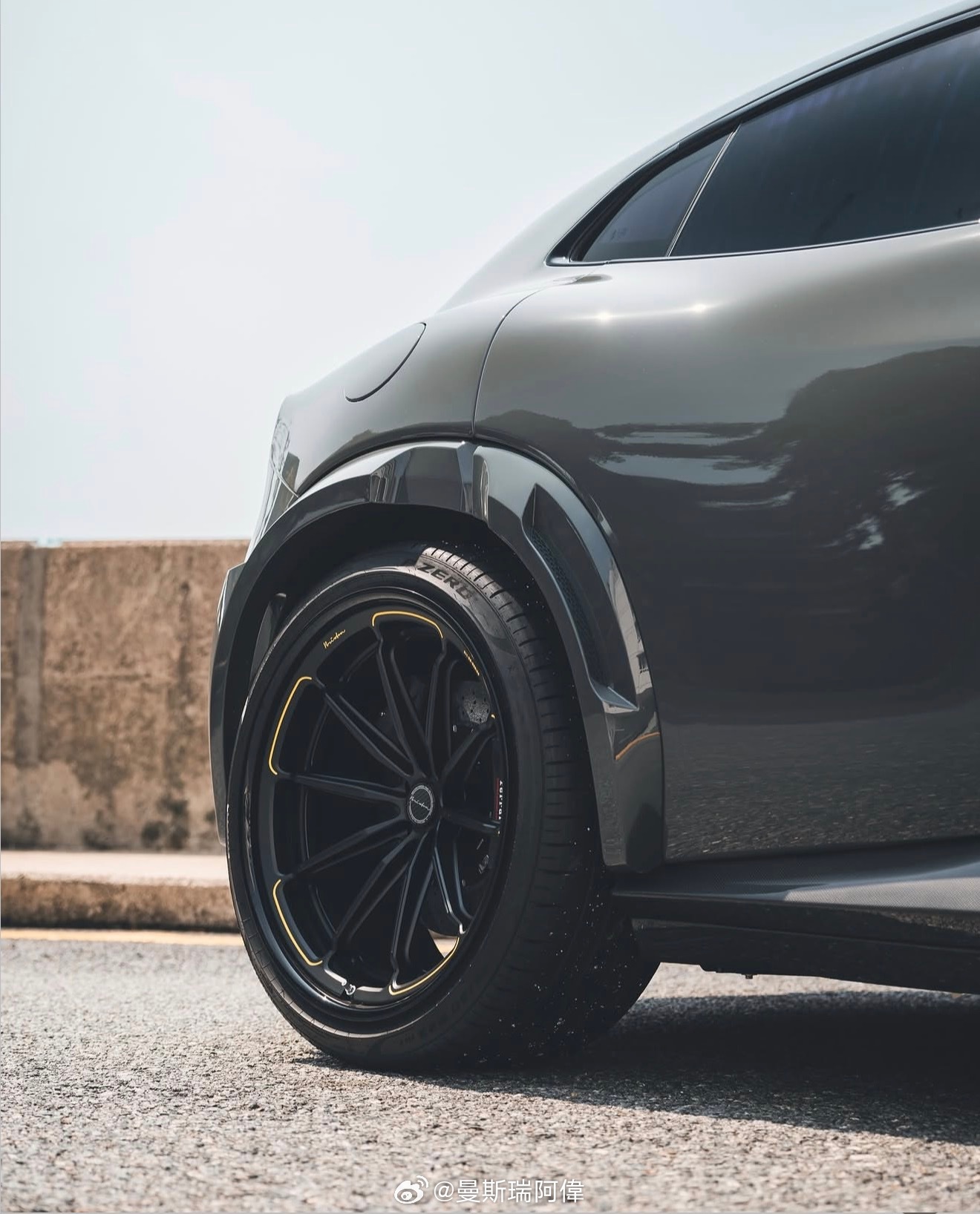 新的一周法拉利Purosangue Novitec × Brixton 