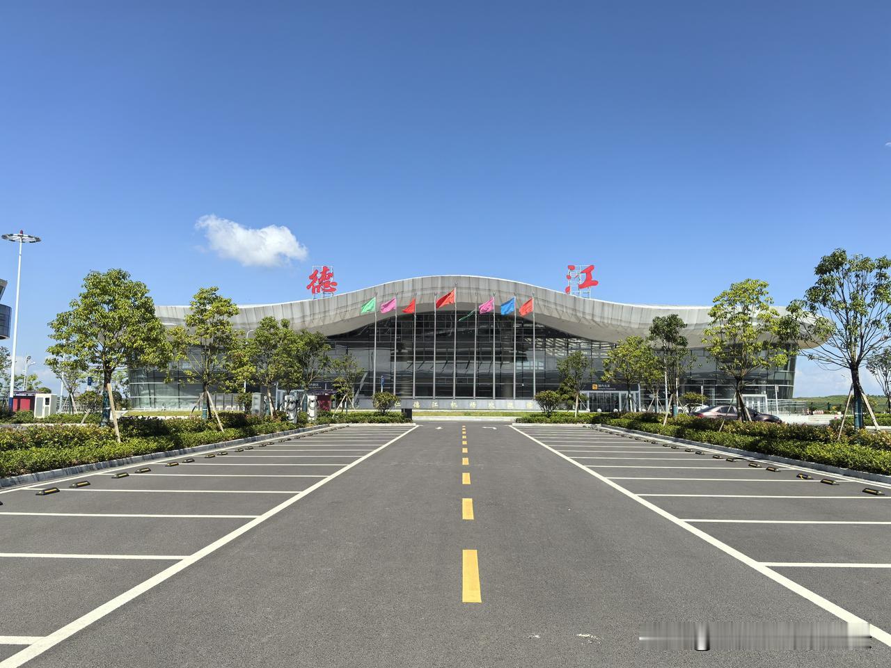 铜仁德江机场，一个月吞吐量只有974人的机场，位于贵阳省铜仁市德江县，是铜仁市第