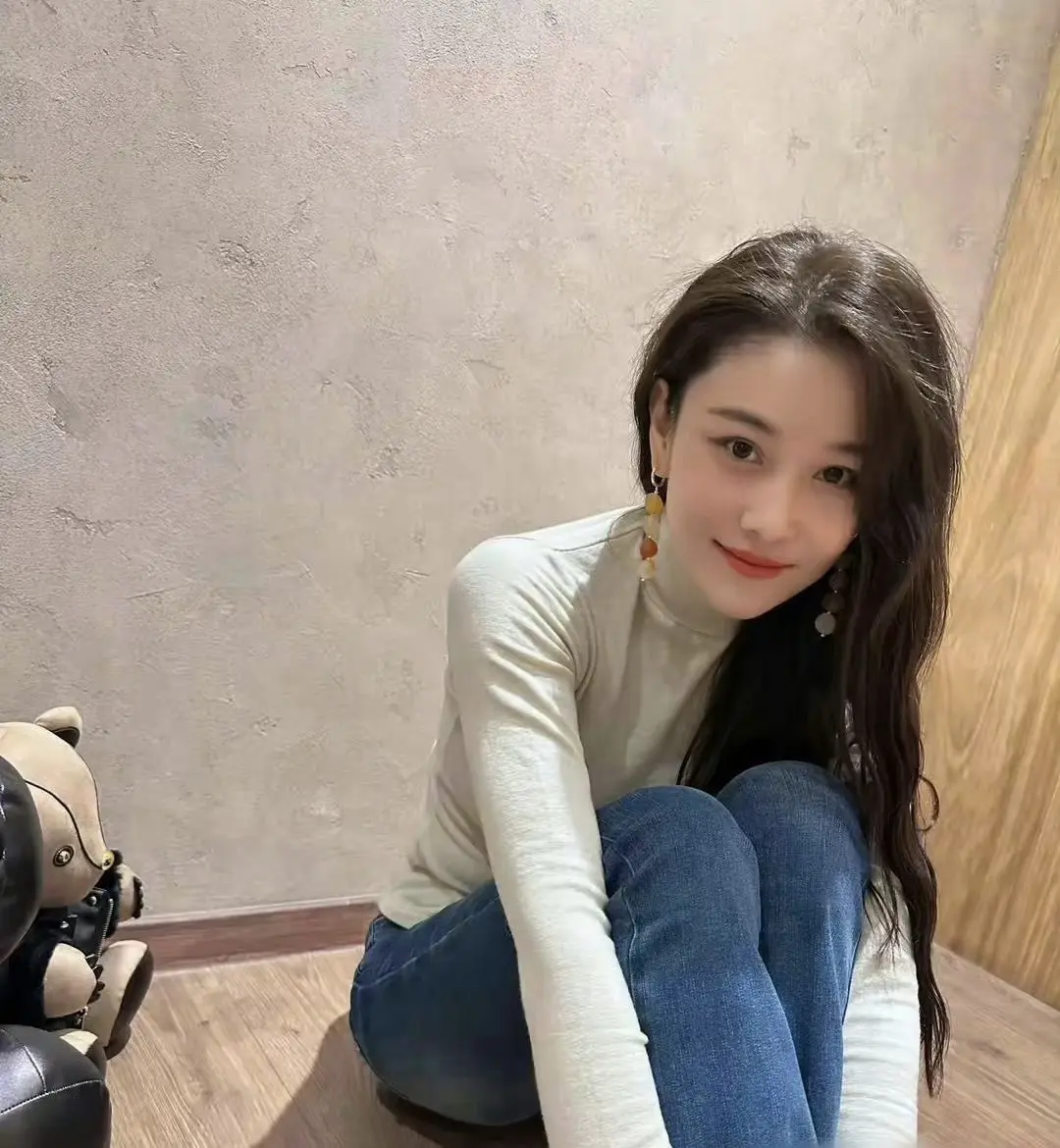 张馨予。