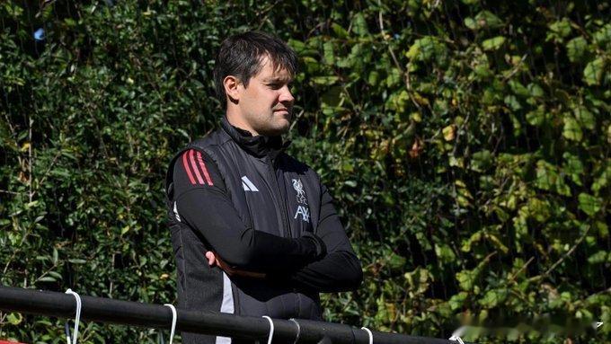 个人培养首席教练路易斯·费尔南多·尤贝尔2025年9月起上任负责制定每位球员的详