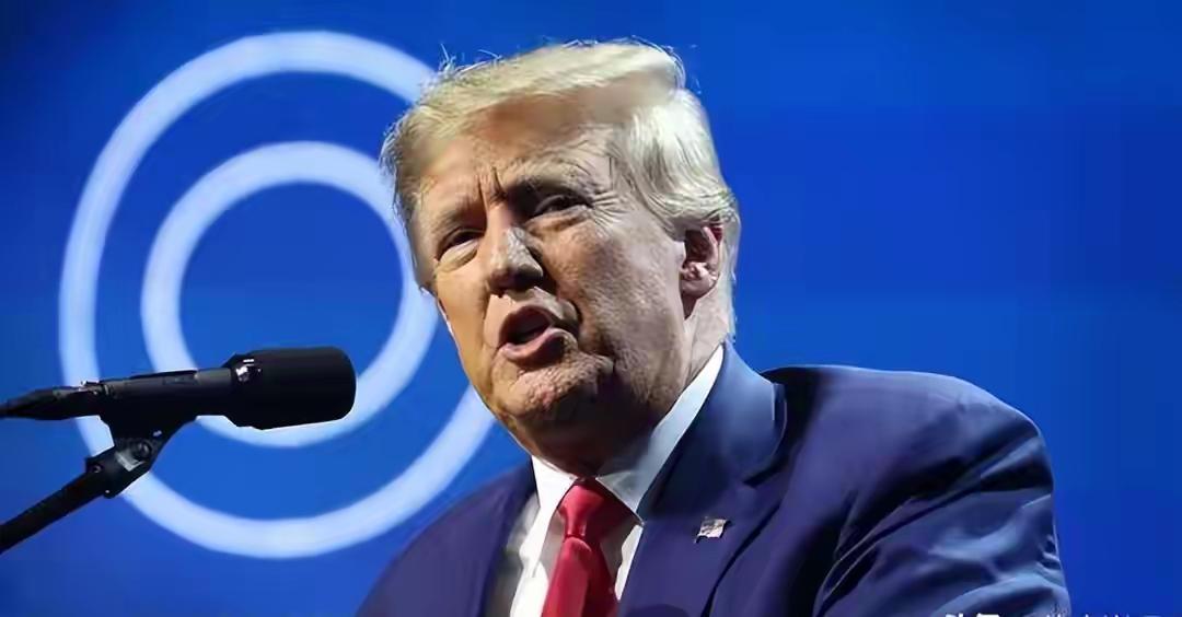 自2月28日美以联军对伊朗发起军事打击后，美国最新民调结果显示，特朗普的支持率从