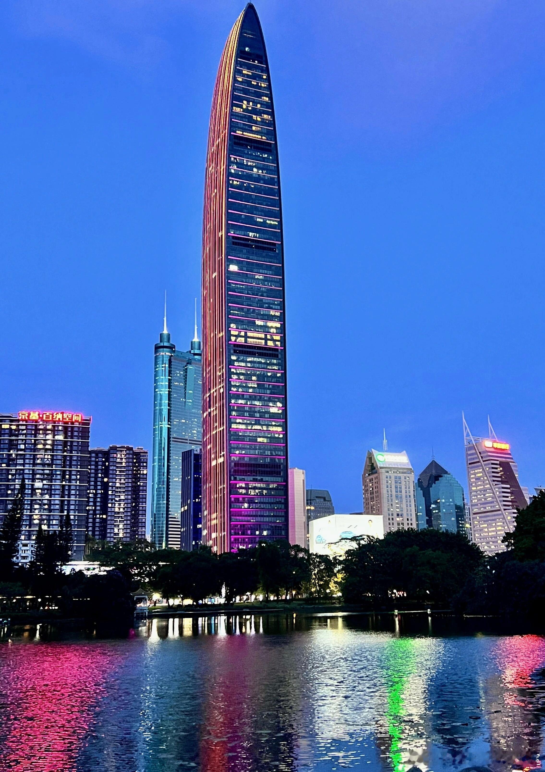 以前一款新药上市平均要花10年时间和几十亿美金，但AI正在把这个“不可能三角”变