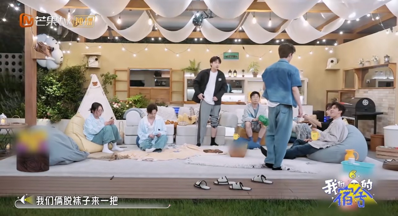 王安宇为王星越接古装戏王安宇为了让王星越帮他付横店租房的房租要开始接古装戏了[偷