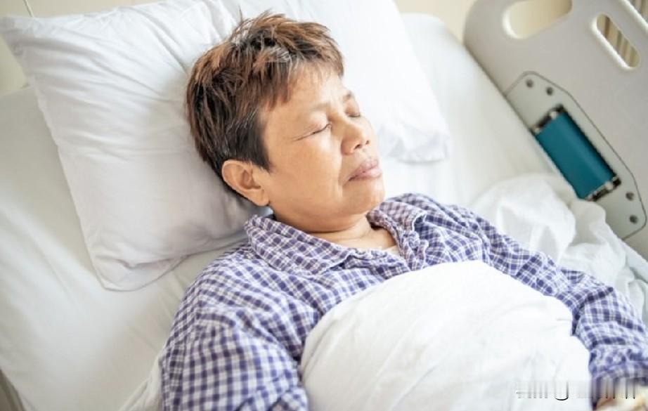 张嘴就怼老妈的儿子，看得我心里堵得慌！

昨晚，临床进来一个新患者:

老太太家