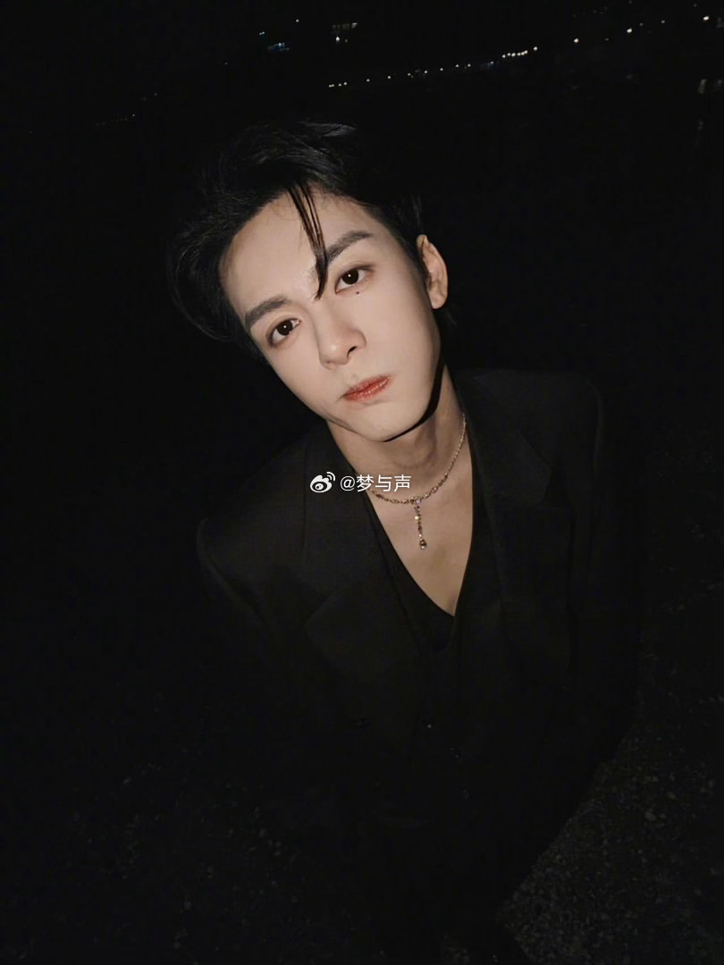 曾舜晞直播谈演员ai焦虑 当大家都在讨论AI会不会抢饭碗，曾舜晞在直播间里说：真