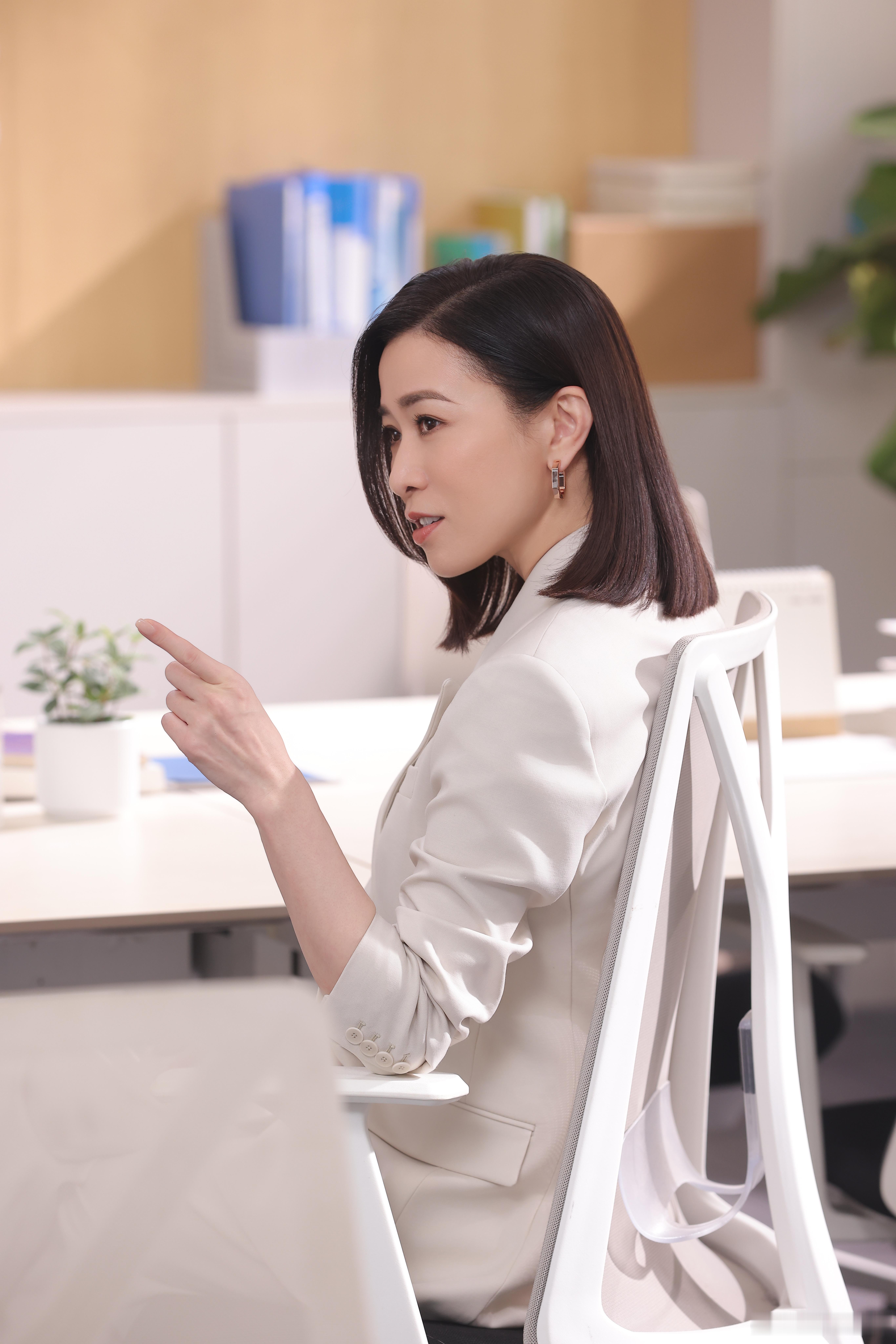 #佘诗曼想去律政圈闯一闯##佘诗曼一日律师体验# ​期待佘诗曼在律政圈展现出不一