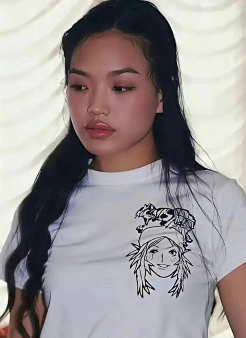 舒淇的五官好像一直没变，但岁月沉淀下来的松弛感，让她越老越有味道，越看越好看。 