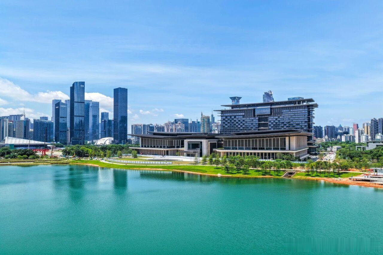 做股权激励，遇到员工拿了股权就跑路怎么办？很多企业想约定“人走股退，无偿收回”。