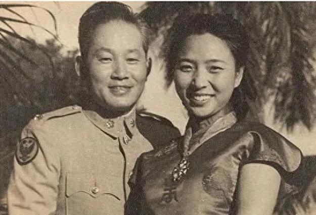 那天，孙立人刚上床，发现身边躺着的竟是护士张梅英，他厉声说：“给我出去！”可妻子