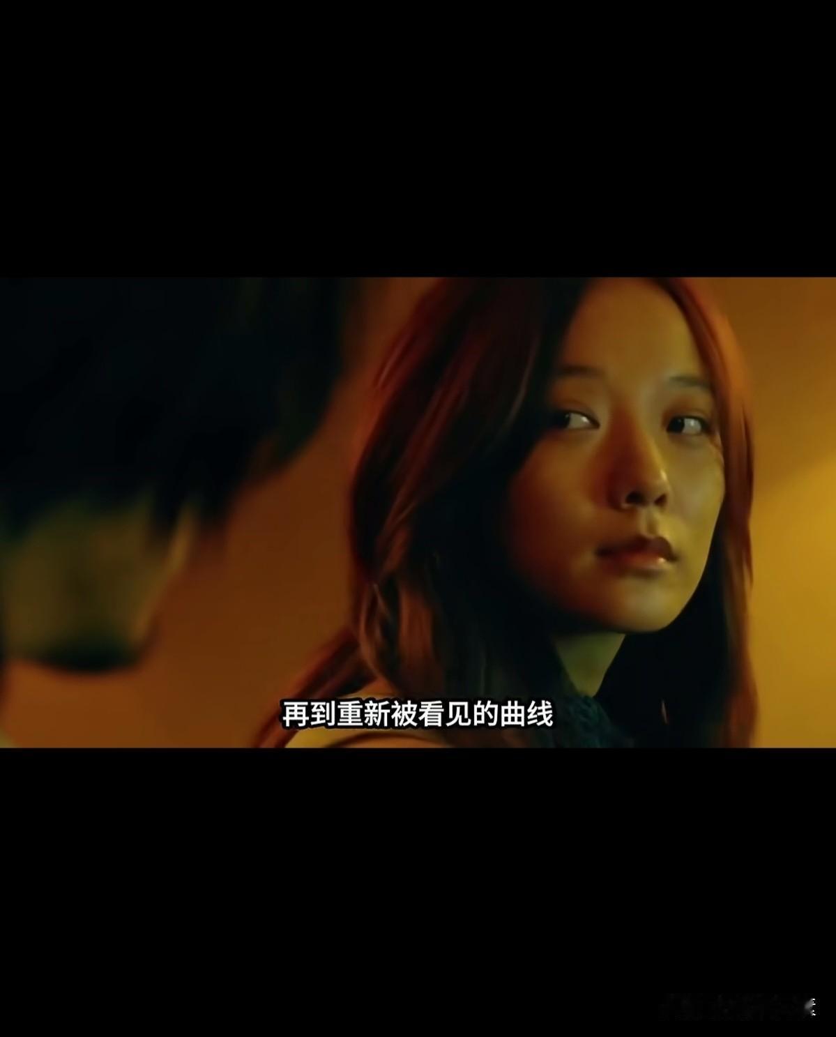 王珞丹，北电科班出身，当年与刘亦菲，杨幂，黄圣依号称娱乐圈“四小花旦”，那可是红
