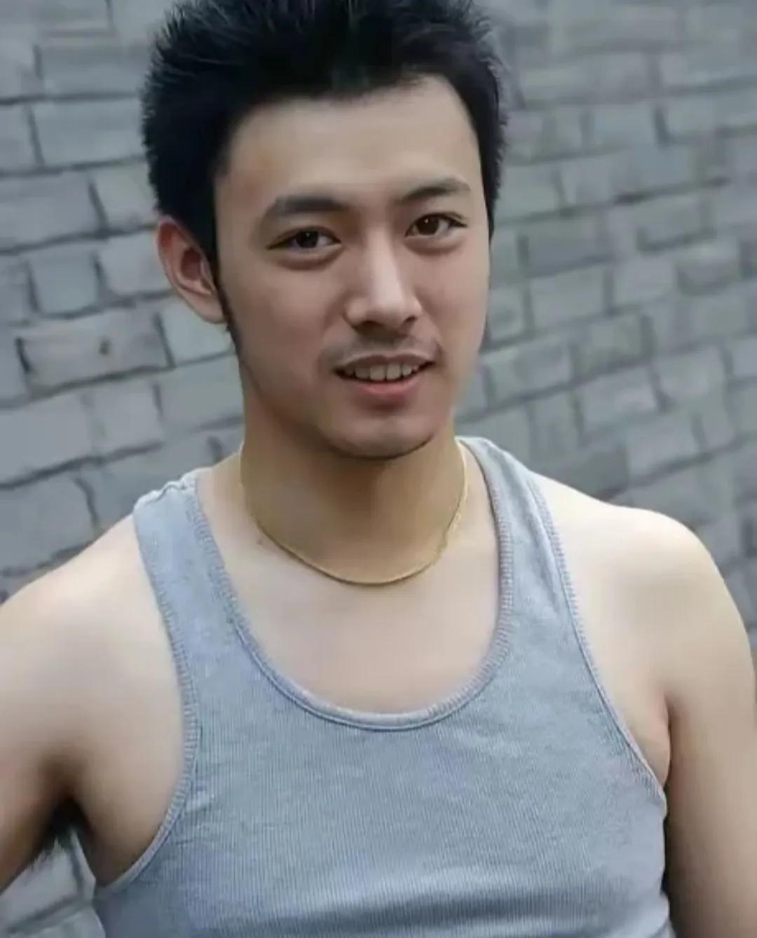演技真的要有天赋！他真的演的好，把结结巴巴的谢若林演活了。《 青春期撞上更年期 