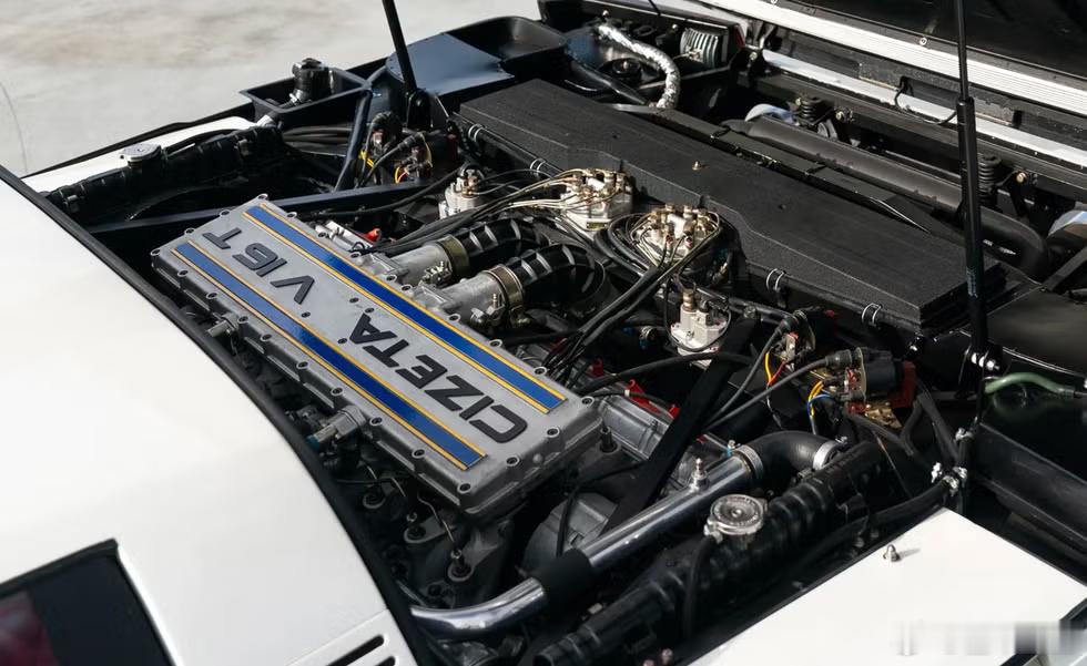 一辆非常特殊的改装车 Cizeta-Moroder V16T 。Cizeta 这