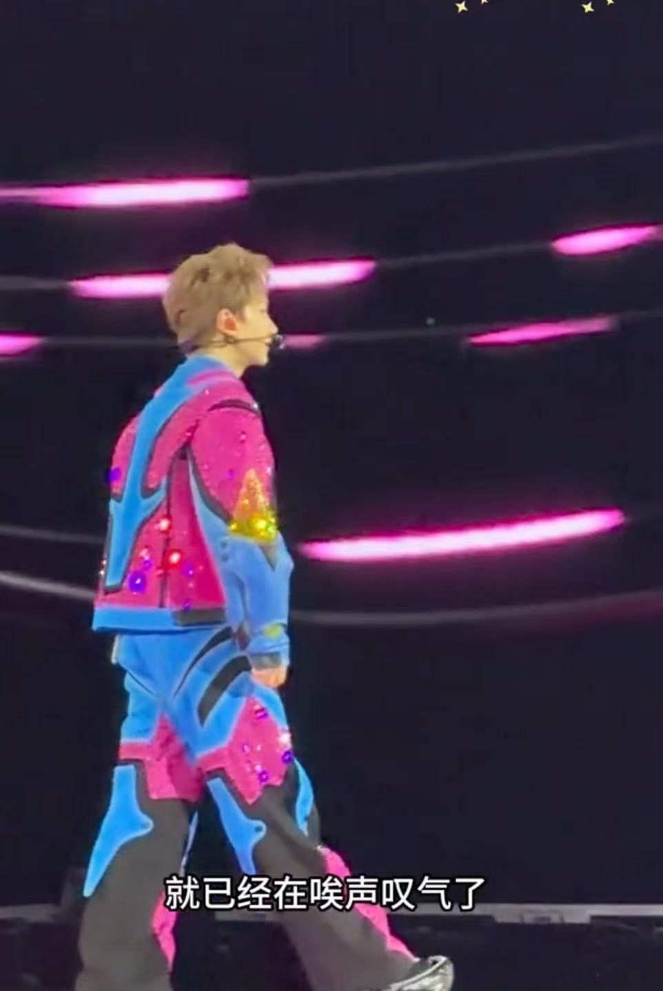 汪苏泷怎么用大水缸补水啊 汪苏泷补水名场面笑翻全网，蹦迪前抱着大水缸，比脸还大，