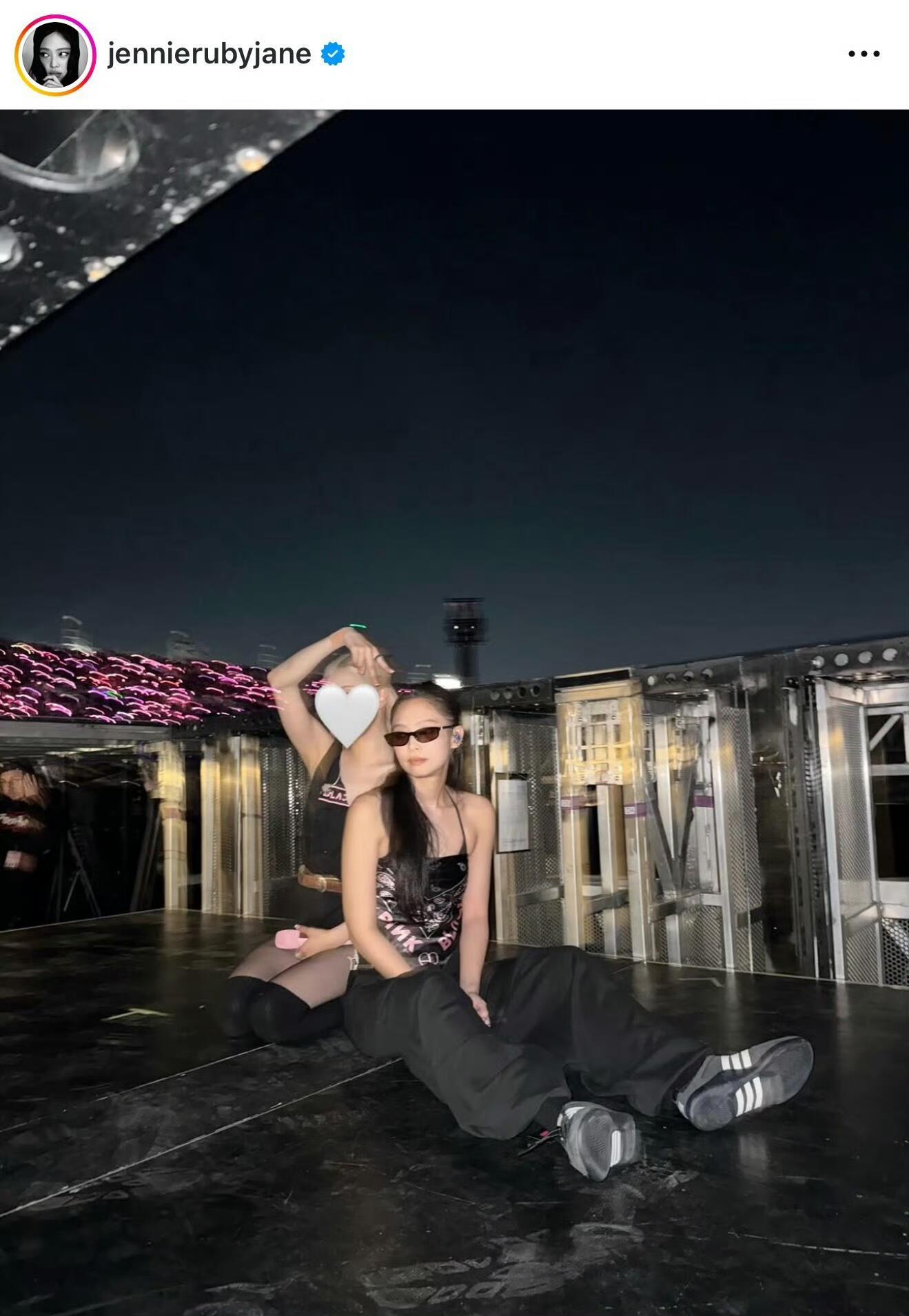 说真的Jennie给朴彩英打这个爱心我真不觉得有任何问题，守护女明星❤️自由[无