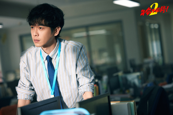 张若昀包着绷带就去了首映礼张若昀参加首映礼脚上还包着绷带看到张若昀包着绷带还笑得