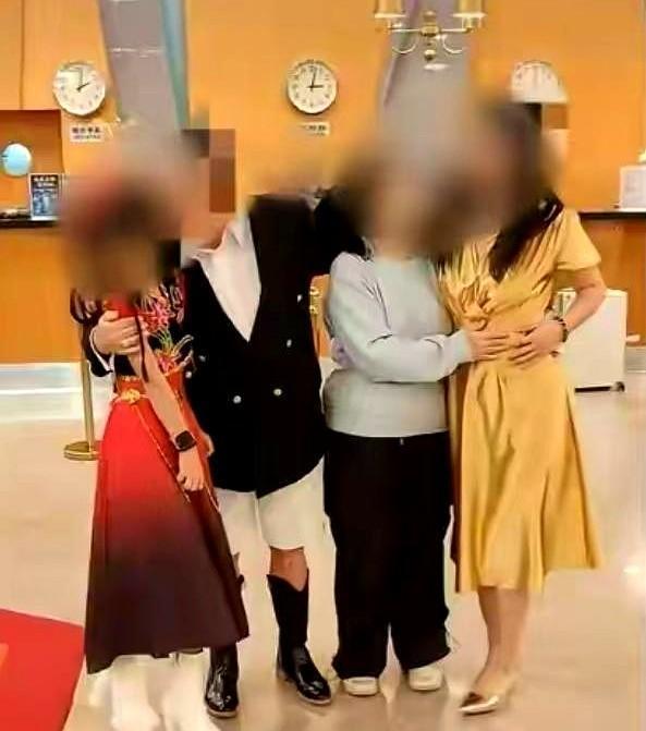 内蒙古六十多岁继父强吻12岁继女的视频冲上热搜,画面里女孩被按在墙角哭喊别拍,四