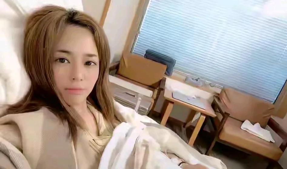 苍井空病了，是妇科方面的疾病，需要住院治疗。
网友想多了，女人有妇科病也很正常，