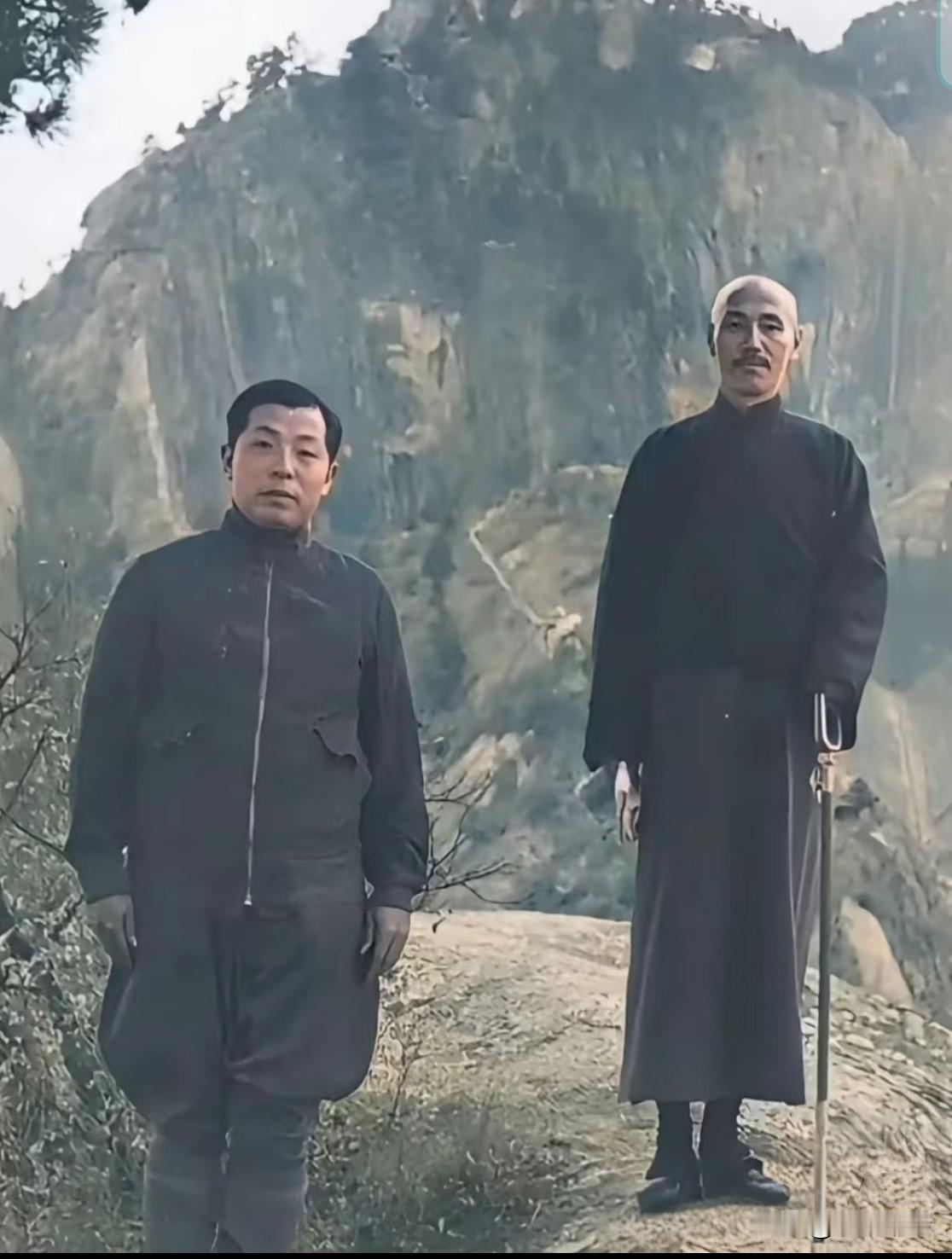 毛主席和蒋介石的“登山杖”
60年代初，毛主席登丁家山时，在附近农家砍了一根竹子