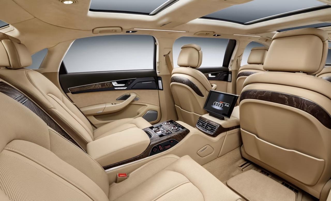 2014年 D4.5的奥迪A8，载着Quattro 的光荣与梦想向你驶来。

从