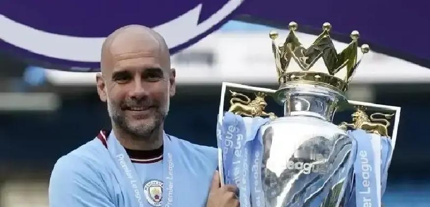 都说瓜迪奥拉在选曼城。
错了。
是曼城在选他。
不是世界最佳教练。
是世界仅存的