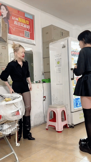 这两个俄罗斯美女长得真是太漂亮了！
俄罗斯女人普遍都是颜值很高，身材一流。
但是