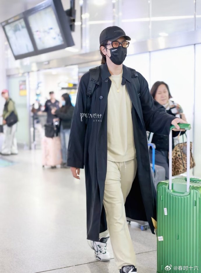 彭冠英加入新剧《恋人》，杭州路透曝光。 