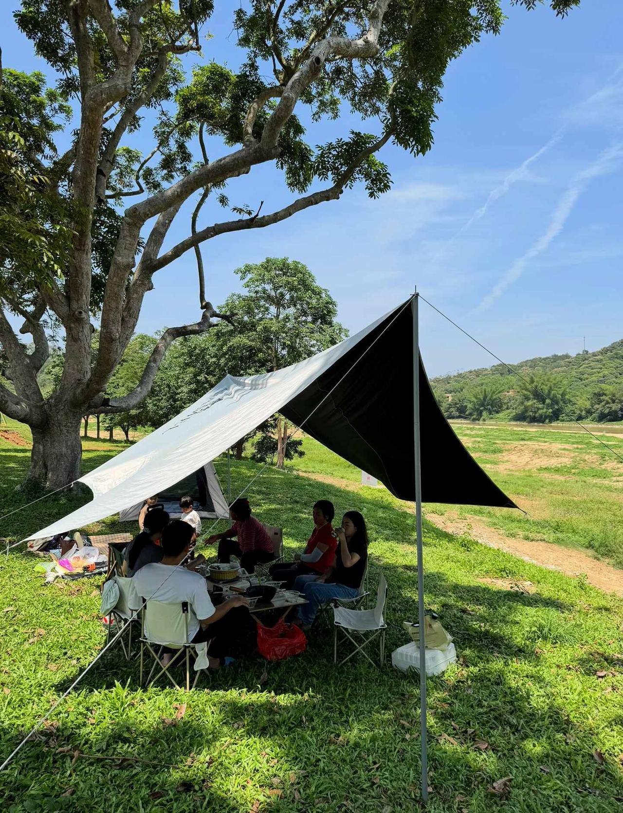 增城！！超小众神仙露营地⛺️
这是增江边的一个公园⛲️刚建好没多久
第一次碰到这