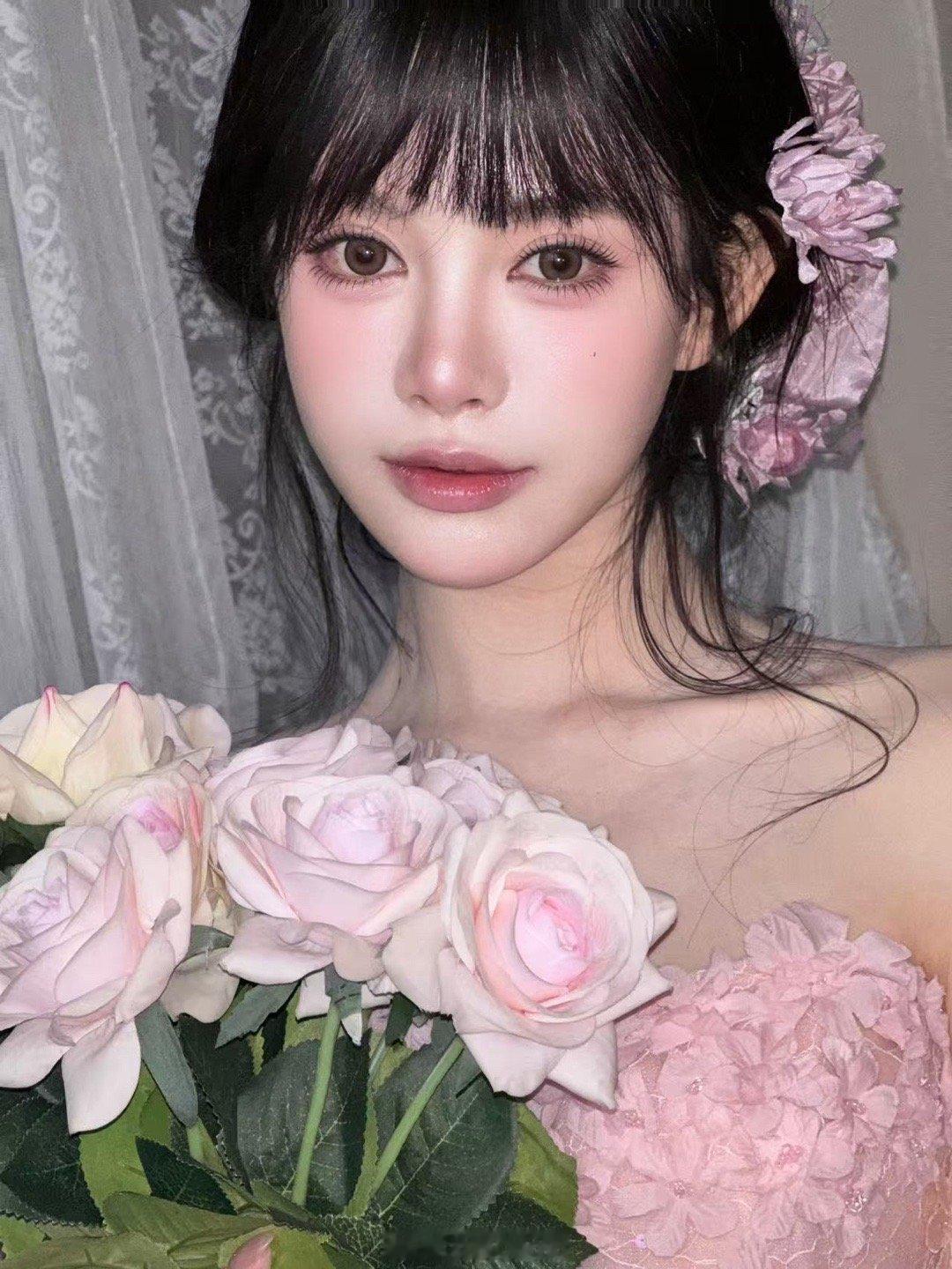 杭州小日子今天是刘海小谢全都是女孩子一起工作太开心了～  ​​​