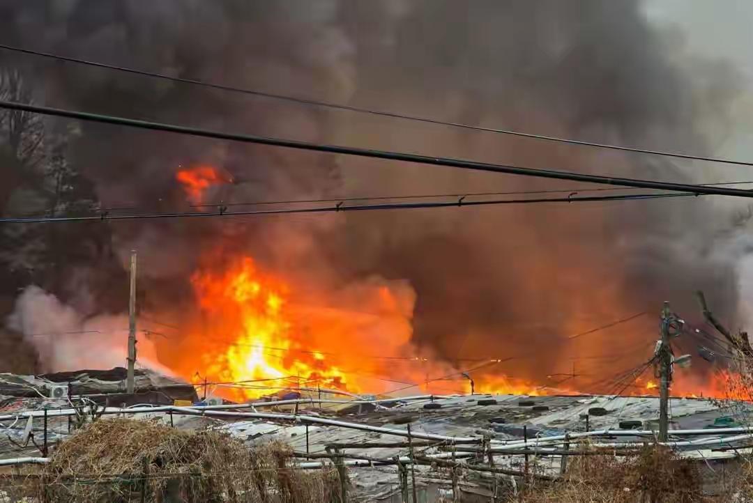 凌晨火起，尚未有伤亡报告。据媒体报道，今天（1月16日）凌晨5点左右，首尔市江南
