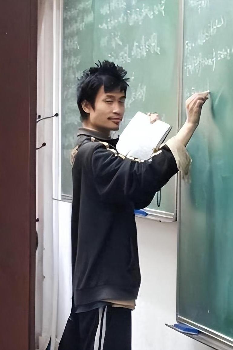 假如你是有韦东奕的脑子，你能研究出来“不可压流体方程组的非线性内蕴结构”，获得国