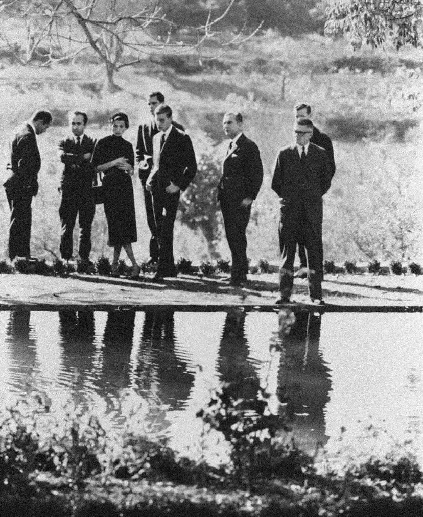 【来自投稿】1957年，21岁的Yves Saint Laurent在Chris