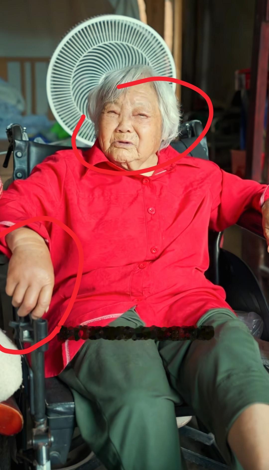看到渝乡桃子奶奶脸手都肿了，我忍了
看到她想喝猪油，我也忍了
可是看到有人说他们
