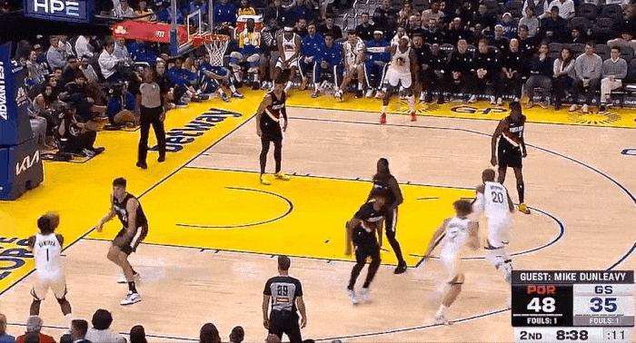 三分！库明加今天终于开张了！
在今天NBA季前赛勇士与开拓者的第二节比赛中，库明