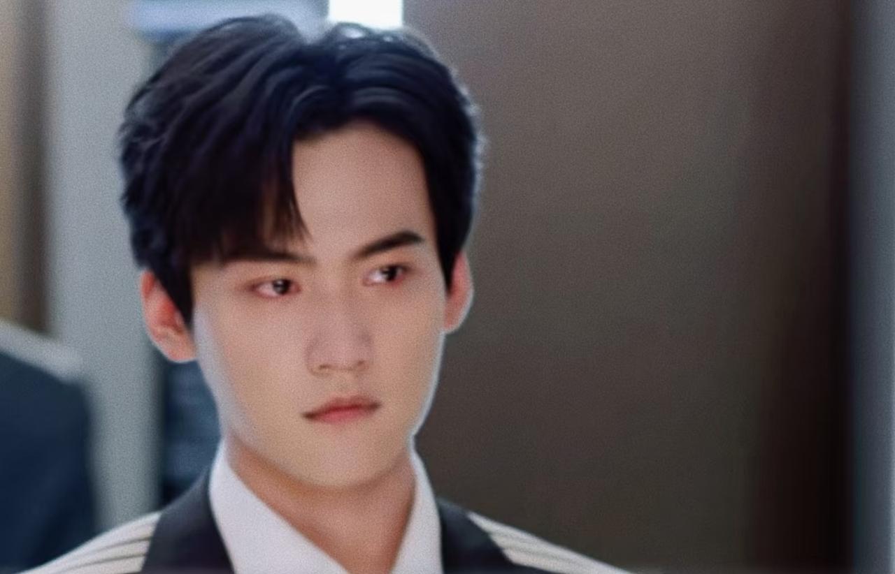 “李雾”下线不到半年，周柯宇已经把自己升级成资本眼里的硬通货。
我上周去商场买鞋