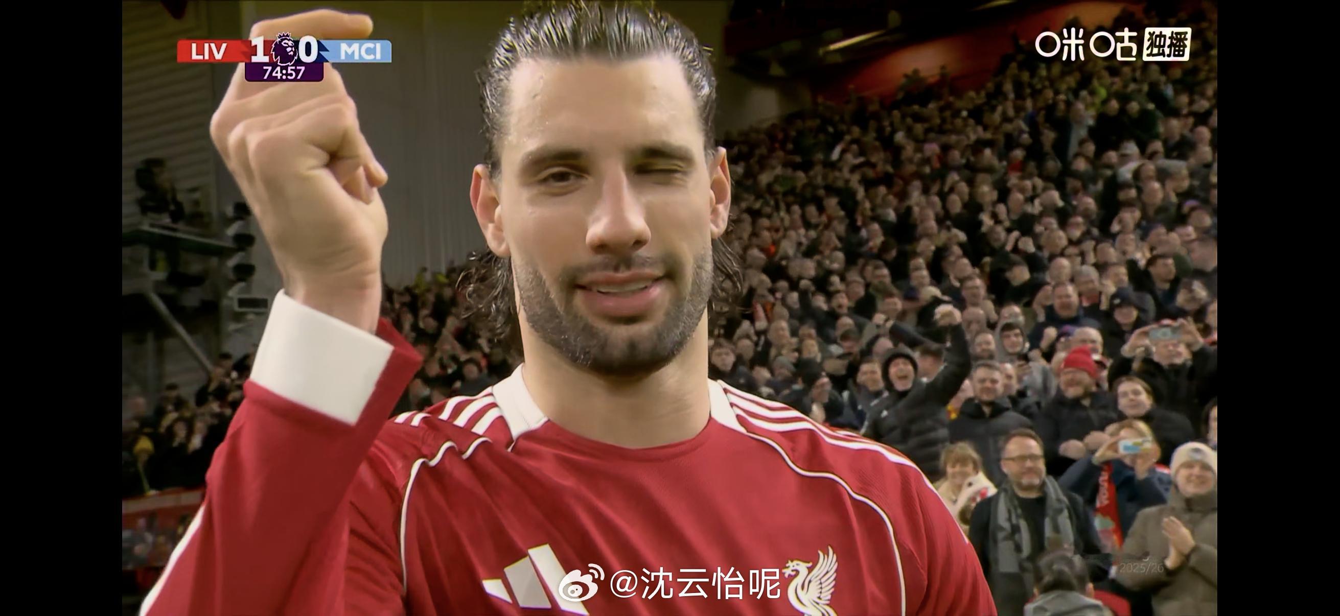 索博好帅啊哈哈哈哈哈感觉白天刷多了张凌赫打无畏契约 感觉俩人给人的感觉好像 