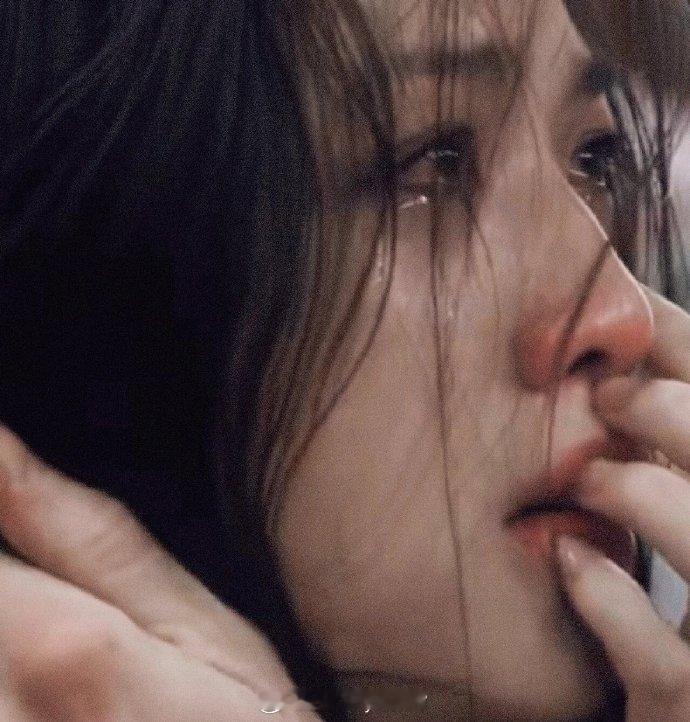 汤唯 | 她立在那里，仿佛一位国文女教师 ​​​