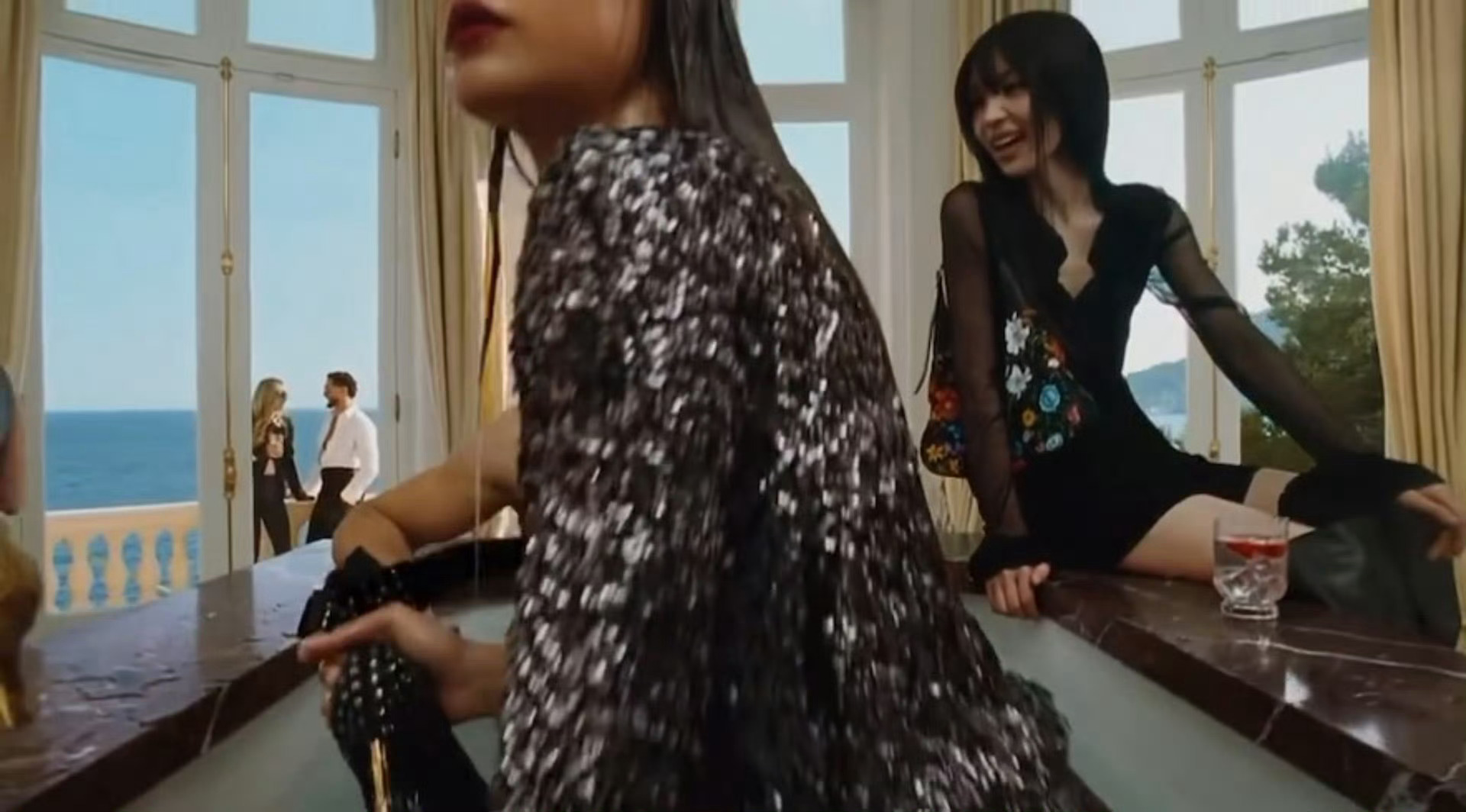 田曦薇gucci广告 Gucci夏日全球广&田曦薇官方发的ins视频，直接一步到