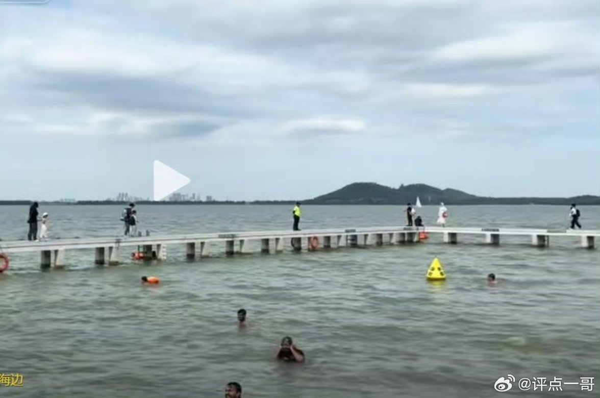 近日，一群印度人，武汉东湖撒欢，浓郁的咖喱味弥散在水里、空气里，听觉味觉视觉冲击