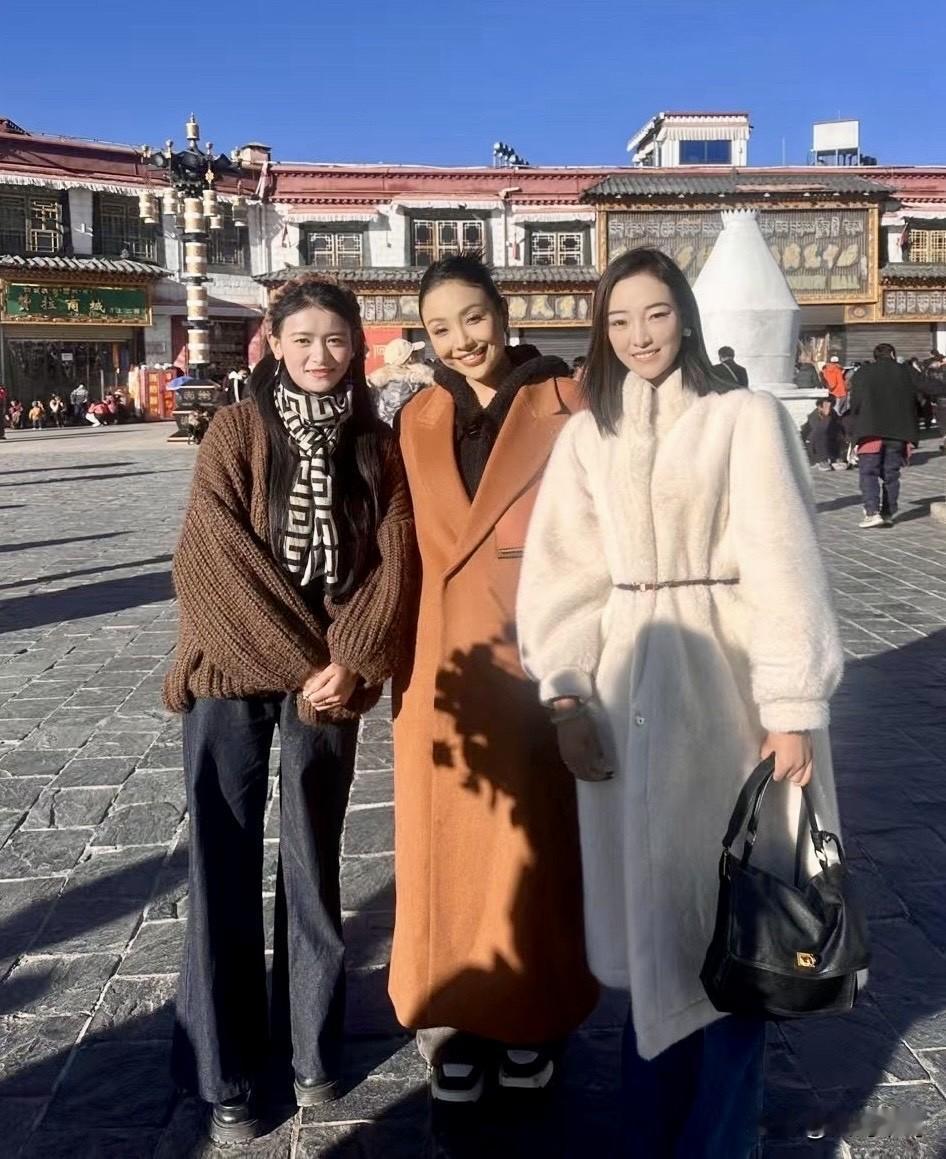 “在美国看病一次的花费，比在国内一辈子还多！”最近，历史歪说公知袁腾飞一家人，不