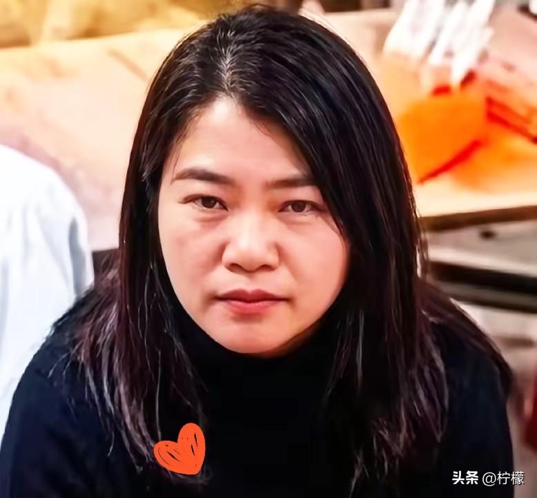 被泼螺蛳粉汤的女子说啥都不私了，警察来了也摇头，就俩字：“公了。”
 
旁人都劝