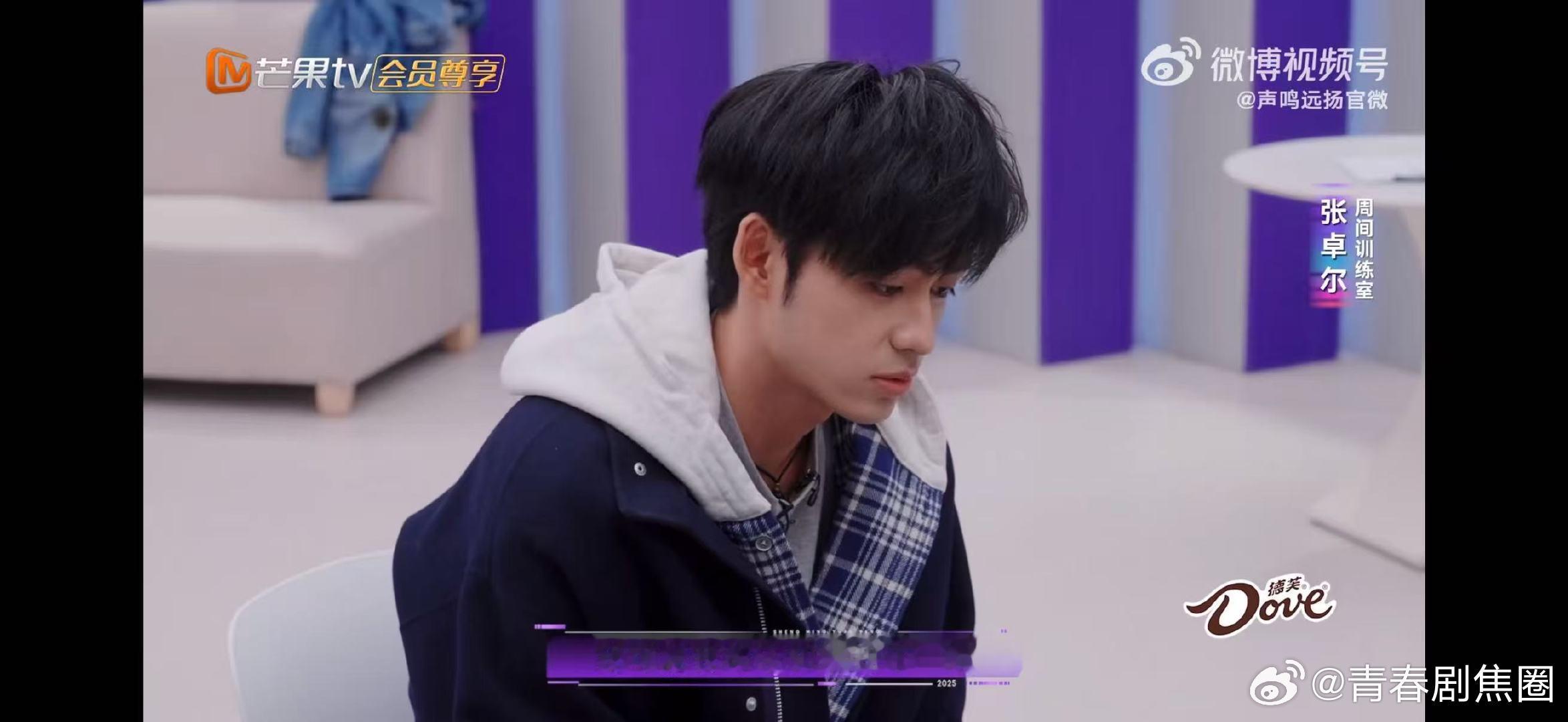 张卓尔害怕不被大众认可声鸣远扬张卓尔带着一份忐忑备战舞台，他渴望通过这次表演，让