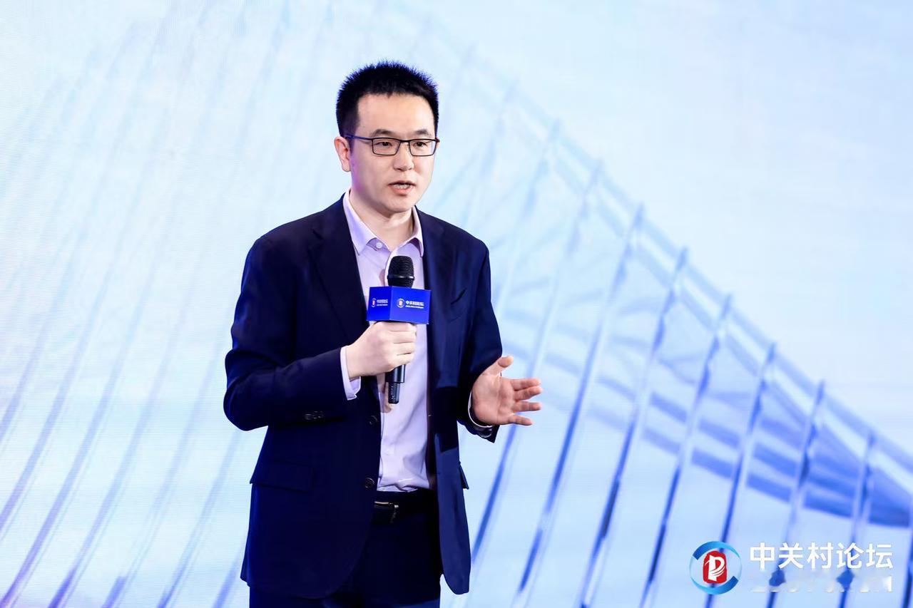 炸场中关村！世界首个无线缆箱式超节点来了！
 
刚看到中科曙光在中关村论坛发了s