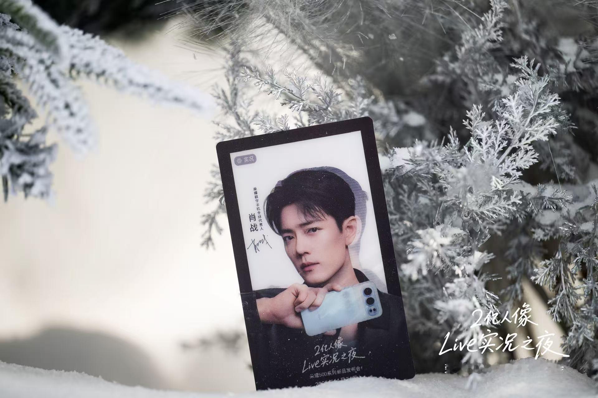 荣耀500系列带来创新的“破框而出”Live特效玩法。只需一拍超清Live、二拼