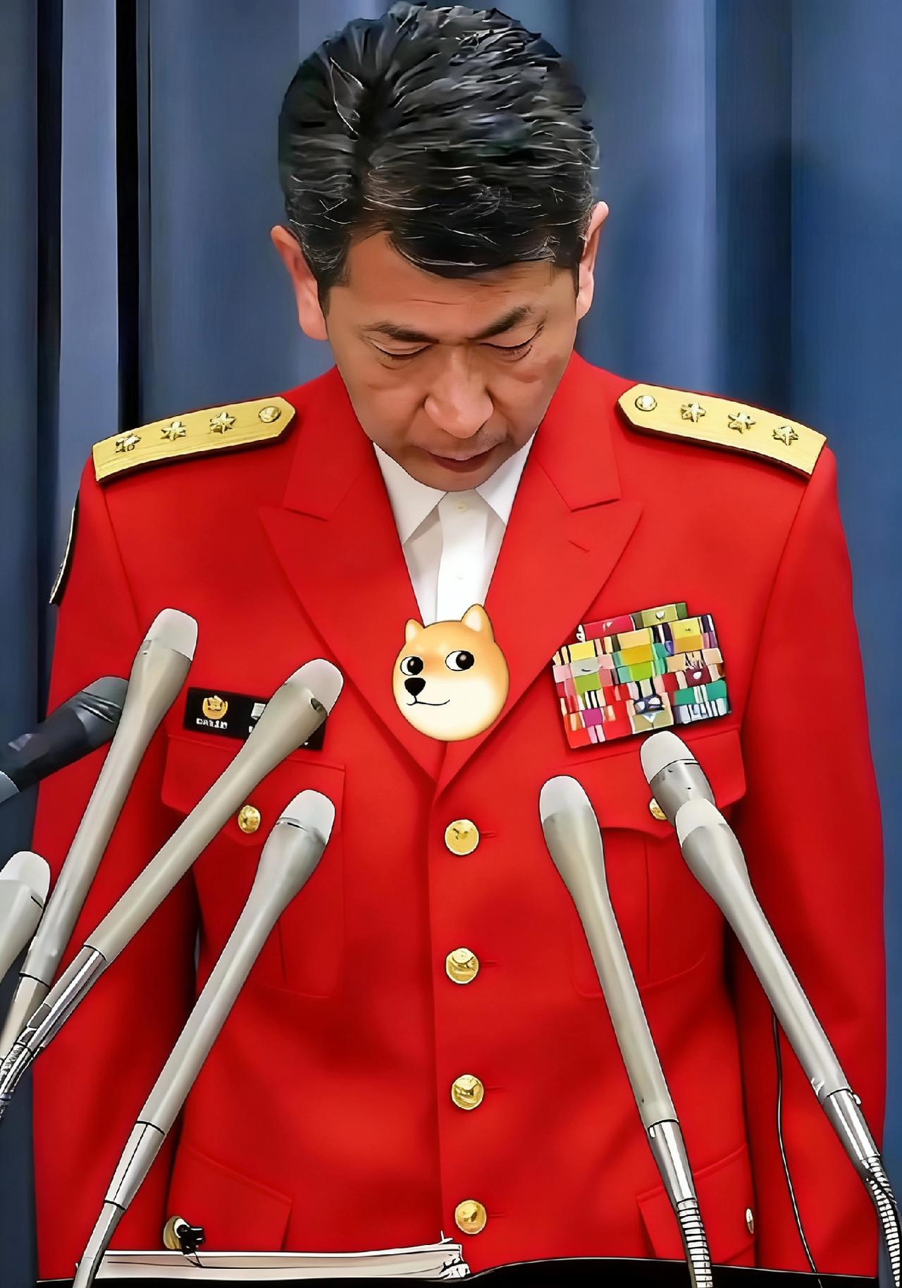 日本自卫队最高长官认错啦！
日本自卫队最高长官、陆上幕僚长荒井正芳正式低头认错，