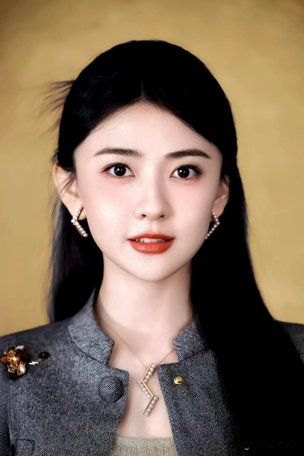 人随春好，心向暖阳。🌼 梁洁~她宛如春天里的精灵，轻盈地舞动在时光的舞台上，用