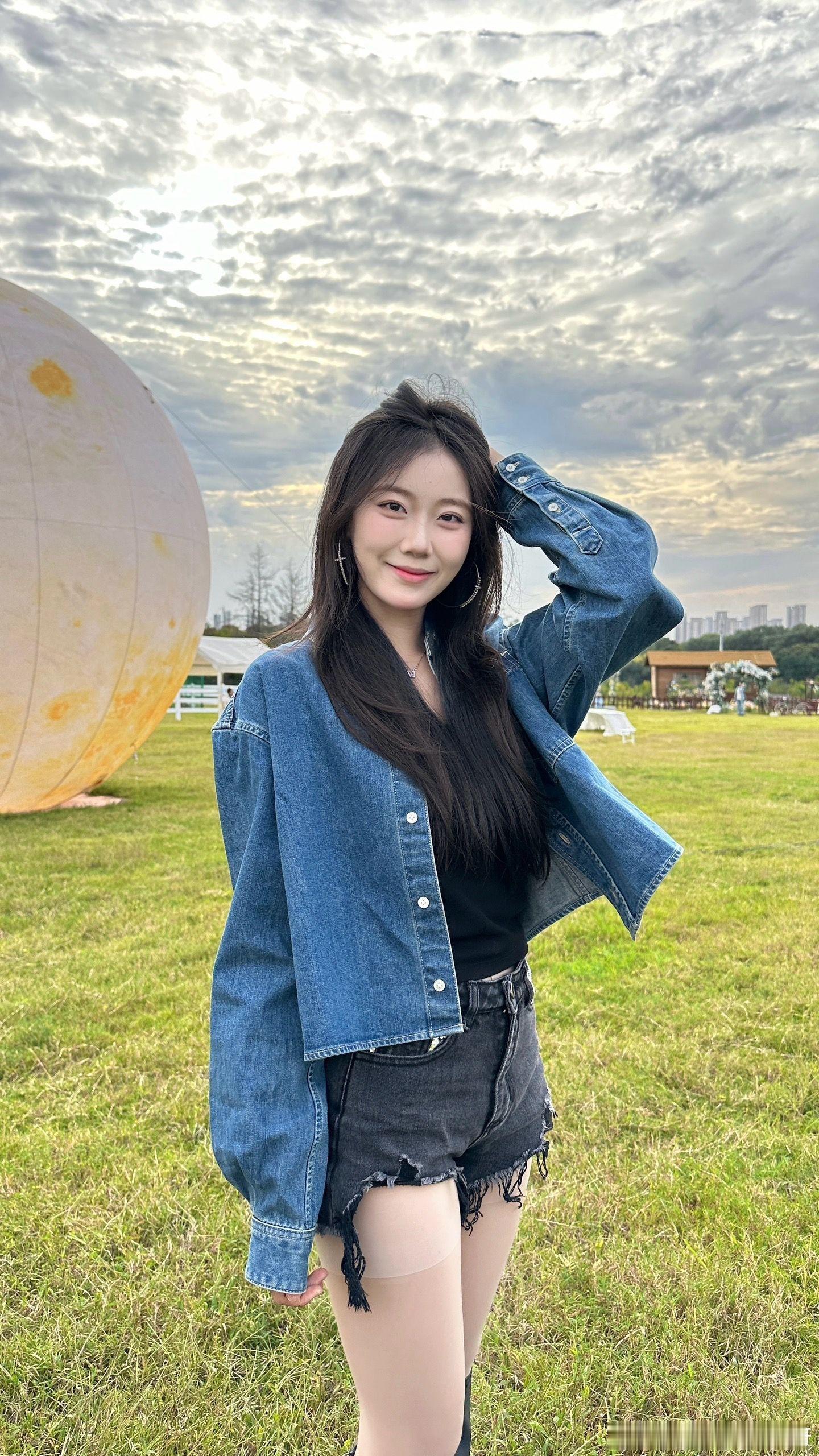 这种漏丝袜根的最能硬控人了 