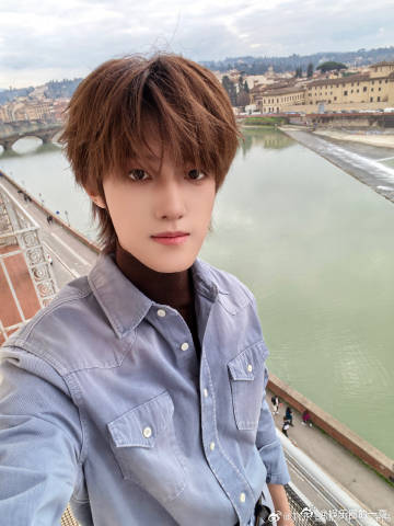 张泽禹一袋梨的plog来啦张泽禹一袋梨的plog张泽禹的plog来啦 张泽禹的小