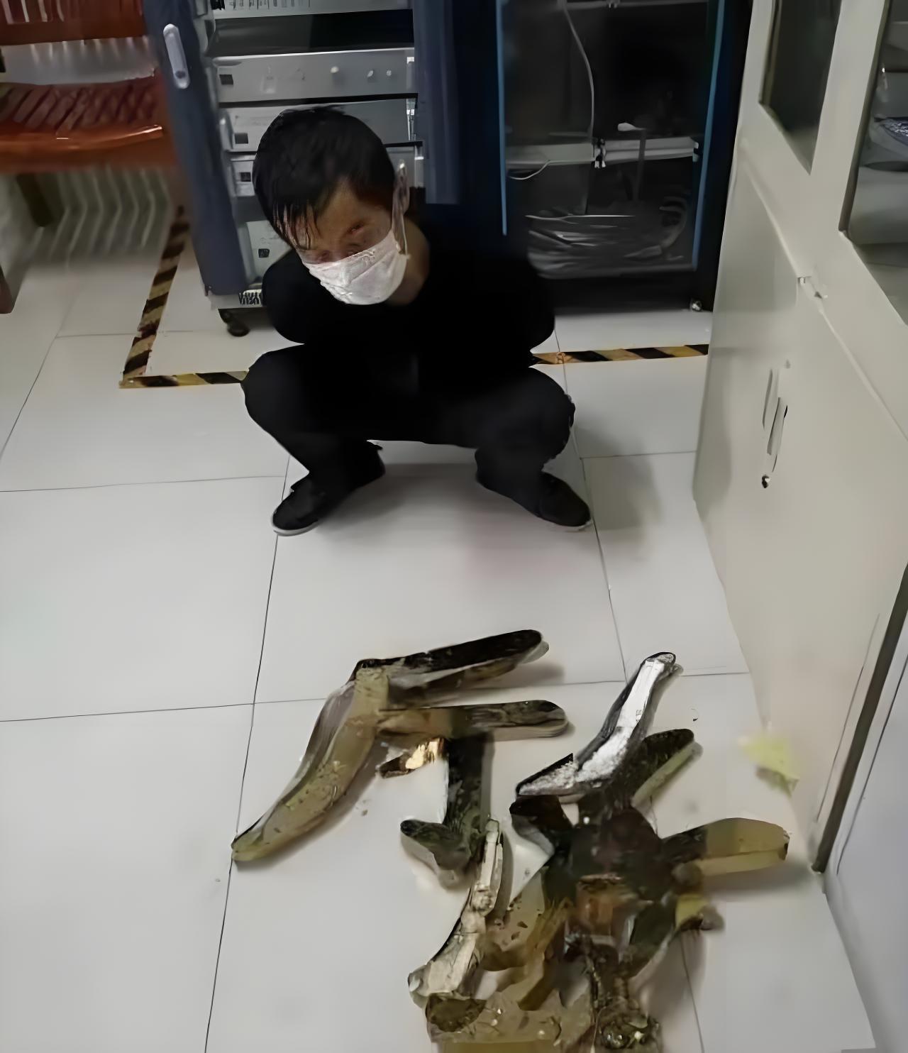 被抓的这家伙听人家说公安厅是“金子招牌”，所以就动了歪心。