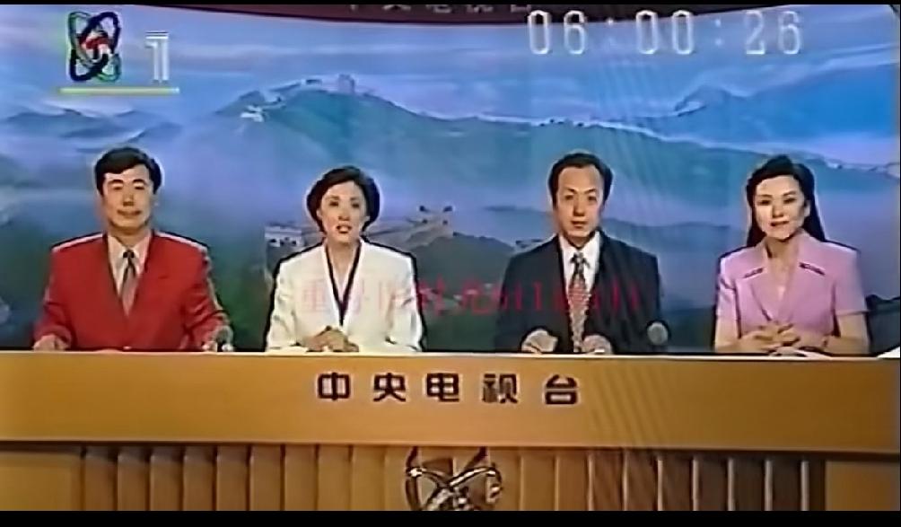 世事沧桑，照片里的四个人，已经有三个人离开了这个世界，只剩一人。这是1997年香